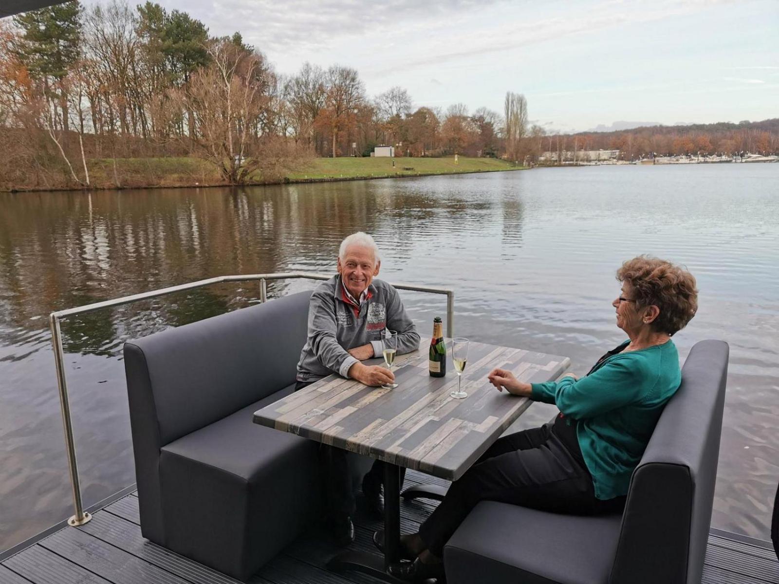 Houseboat Marina Mookerplas 4-6 Persons Plasmolen Buitenkant foto